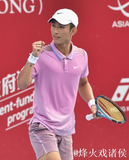 商竣程直落两盘击败索内戈 闯入香港网球公开赛八强
